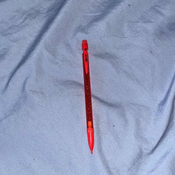 This is a pack of 8 Pen Gear glittery rainbow mechanical pencils!🥰 - Picture 2 of 9